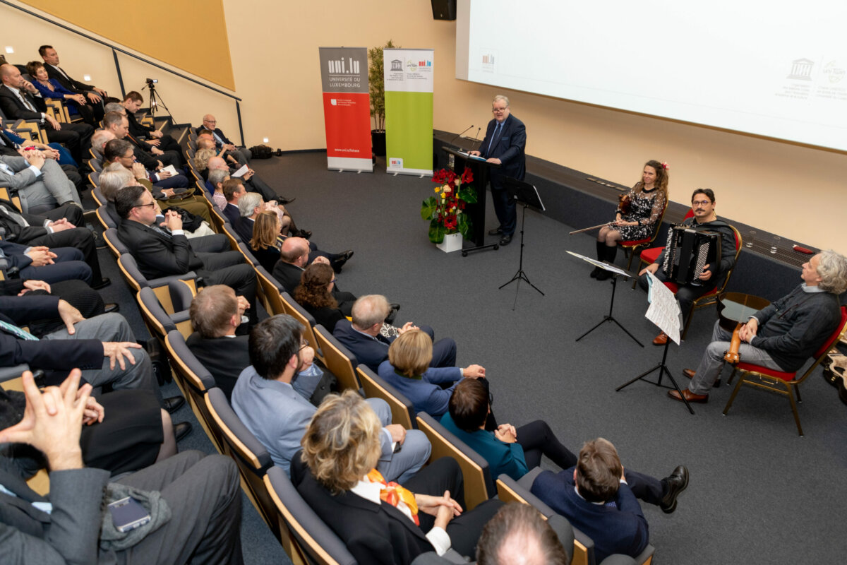 Professor Robert Harmsen has assumed responsibility for the Chair, with the hand-over having been marked by a gala public ceremony 